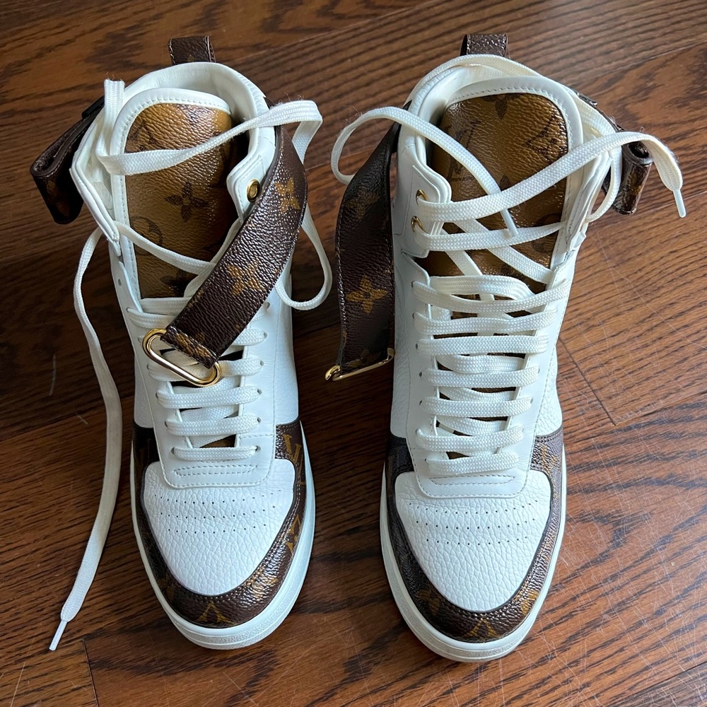 Louis Vuitton sneaker with monogram